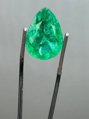 Certified Natural Pear Emerald *enhanced*